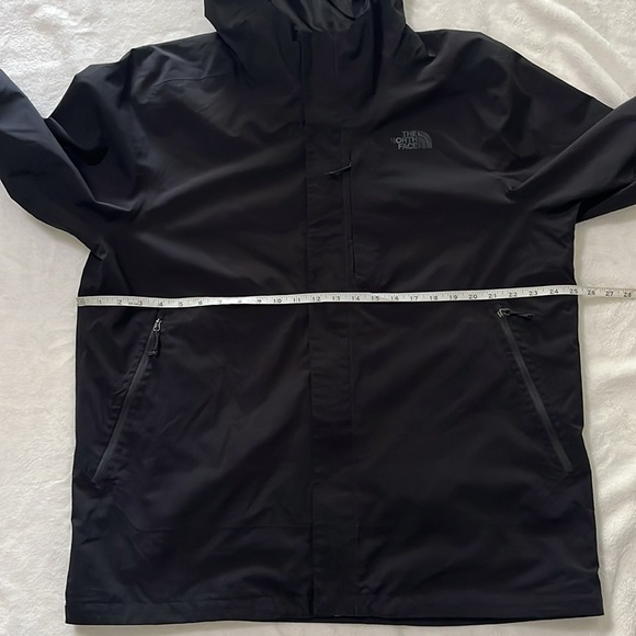 The North Face Black men’s Outdoor Jacket - Picture 5 of 11